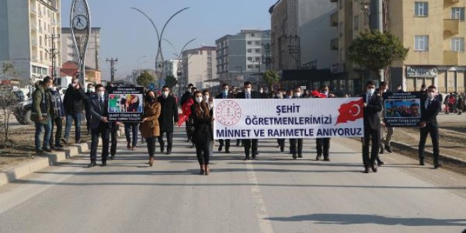 Yüksekova'da öğretmenlerden şehit meslektaşları için yürüyüş