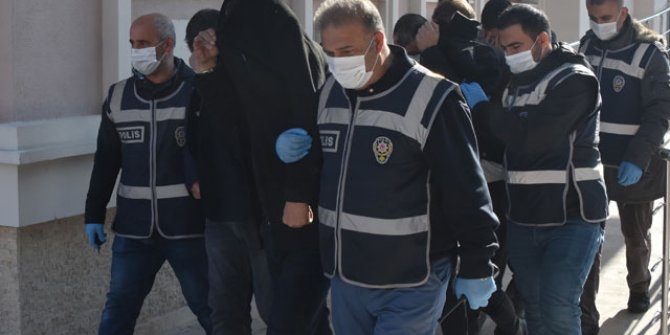 İnternette otomobilini satışa çıkaranları dolandıran 5 kişi yakalandı