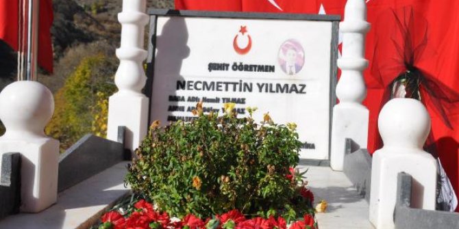 Şehit Necmettin öğretmen, kabri başında anıldı