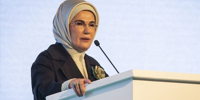 Emine Erdoğan öğretmenlerle bir araya geldi: Sizin omuzlarınız bir ülkenin geleceğini taşıyor