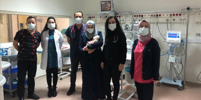 Suriyeli ailenin 450 gram doğan bebeği hayata tutundu