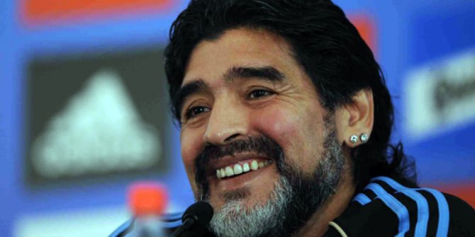 Arjantinli eski futbolcu Maradona hayatını kaybetti