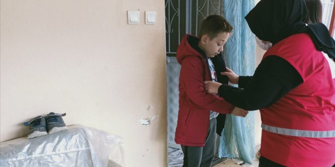 Türk Kızılay ihtiyaç sahibi çocukların yüzünü güldürdü