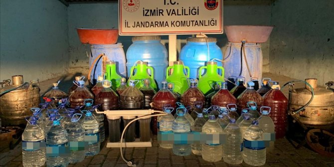 İzmir'de 972 litre kaçak içki ele geçirildi