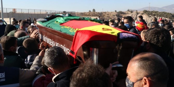 Depremde enkazdan çıkarıldıktan 28 gün sonra vefat eden futbolcunun cenazesi defnedildi
