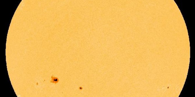 NASA, Güneş yüzeyinde Dünya’dan büyük 'güneş lekeleri' görüntüledi