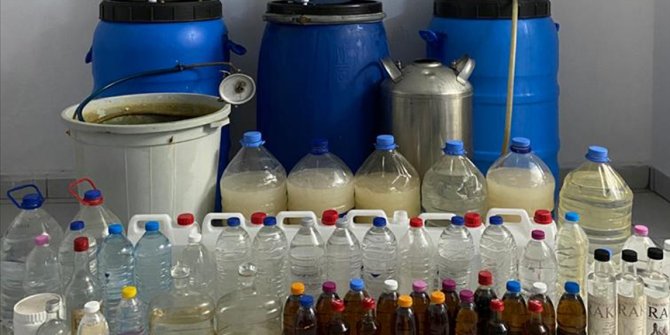 İzmir'de 462 litre kaçak içki ele geçirildi