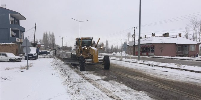 Van'da kar hayatı olumsuz etkiledi