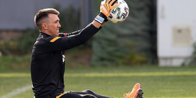 Galatasaray'da Muslera sahada adaptasyon çalışmalarına başladı