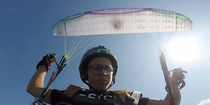 En genç akrobasi pilotu, dünyaya açılmak istiyor