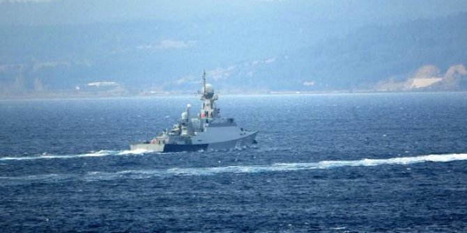 Rus savaş gemisi, Çanakkale Boğazı'ndan geçti