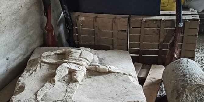 Çanakkale'de 2 bin yıllık Gladyatör Rölyefi ele geçirildi