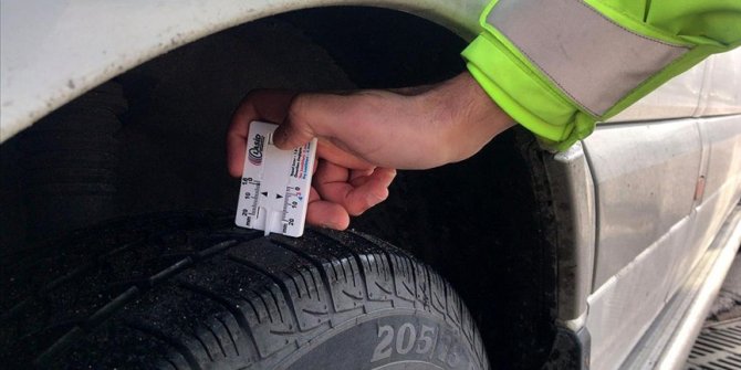 Edirne'de otobüslerin 'lastik diş derinlikleri' ölçüldü