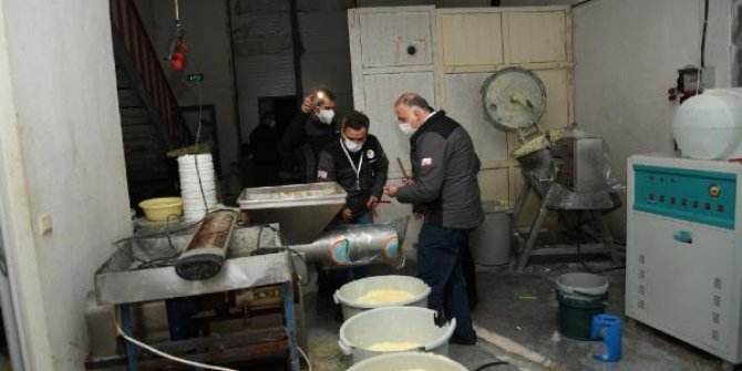 Sahte peynir üretimi yapan işletmenin görüntüleri ortaya çıktı