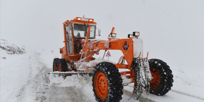 Tunceli'de kar ve tipi nedeniyle 58 köy yolu ulaşıma kapandı