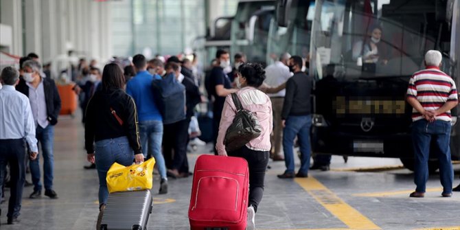 Otobüsçüler şehirler arası seyahatte 'özel araç' kararından memnun
