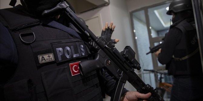 Polise alçak saldırı:  İki polis memuru yaralandı