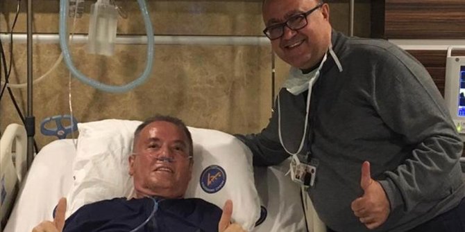 Başkan Muhittin Böcek'in doktoruna ilk sözü 'sizi seviyorum' olmuş