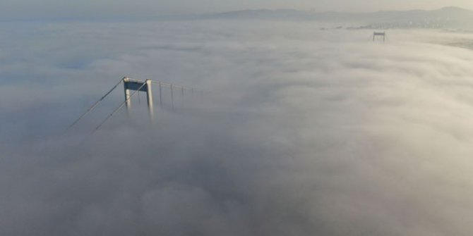 FSM Köprüsü'nde büyüleyen sis manzarası drone ile görüntülendi