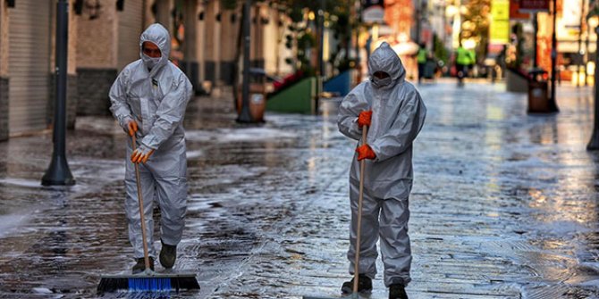 Ordu’da boş kalan sokaklar köpüklü suyla yıkanıyor