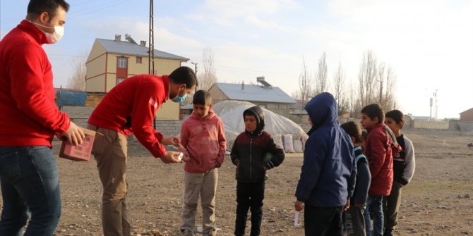 Türk Kızılay ihtiyaç sahibi ve yaşlıları Kovid-19 döneminde de yalnız bırakmıyor