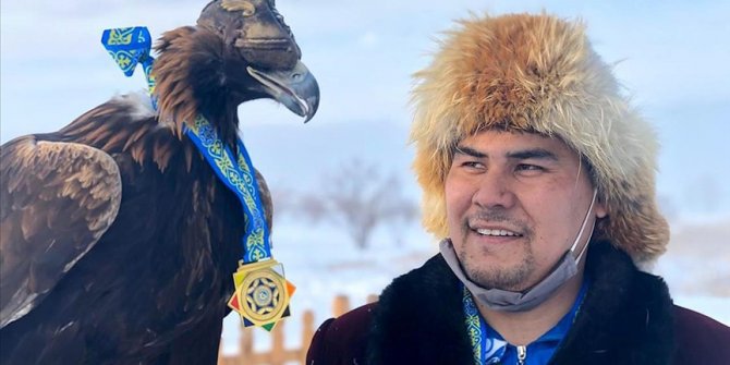 Kazakistan’da üç bin yıllık kartalla avcılık geleneği spor dalı olarak geliştiriliyor