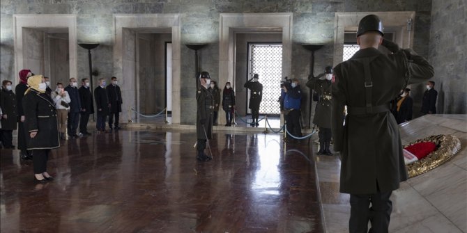 Bakan Selçuk ve beraberindeki heyet Anıtkabir'i ziyaret etti