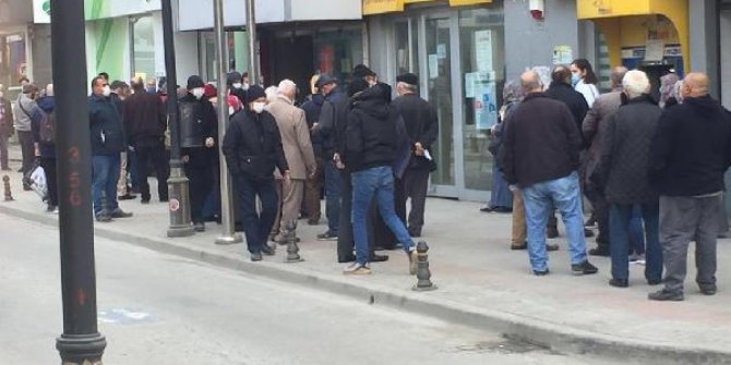 Samsun'da sokaklarda insan yoğunluğu