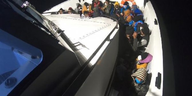 Yunanistan tarafından itilen lastik bottaki göçmenler kurtarıldı