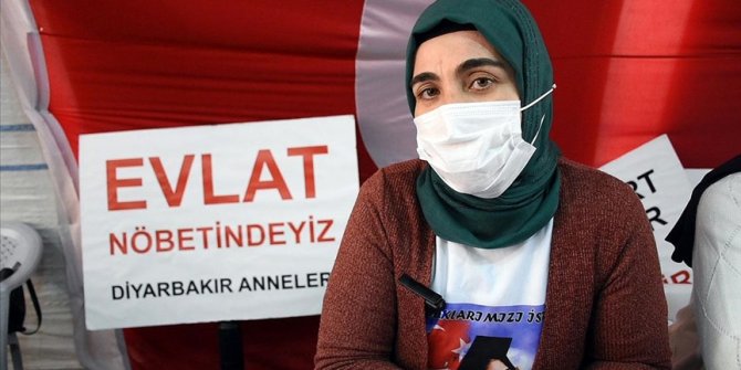 Diyarbakır annelerinden Mutlu: Kızımı almadan bu kapıdan kalkmam