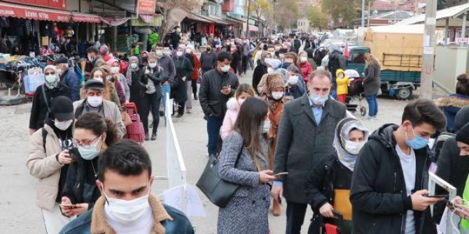 Pazar girişinde HES kodu kuyruğu