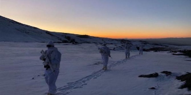 Erzurum'da, komandoların zorlu eğitimi