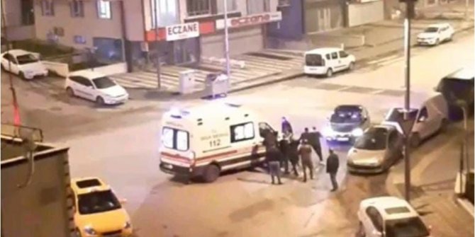 Ambulansa alınmayan hasta yakınları sağlık personelini darp etti