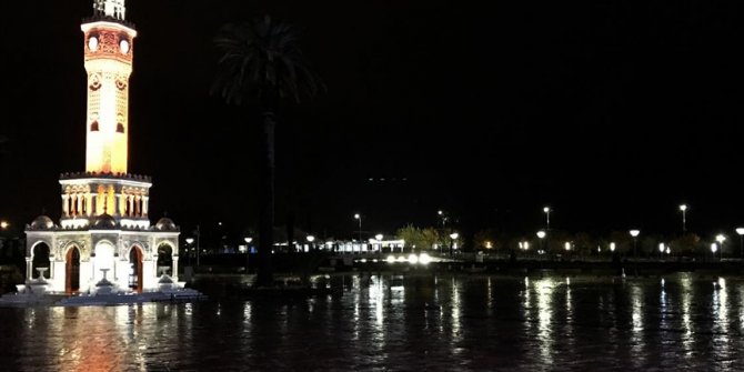 İzmir'de sağanak etkili oldu