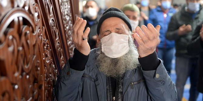 Cuma namazı sonrası bütün camilerde yağmur için dua edildi