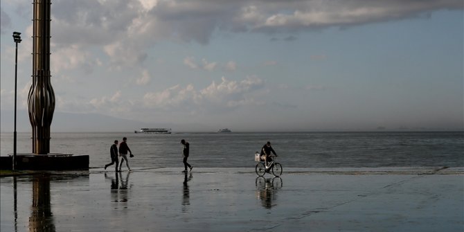 İzmir, Aydın ve Muğla çevrelerinde yağış ve fırtına uyarısı