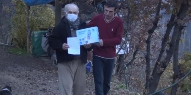 Bakan Soylu'dan zorluk çeken hastaya 'konuşma cihazı' hediyesi