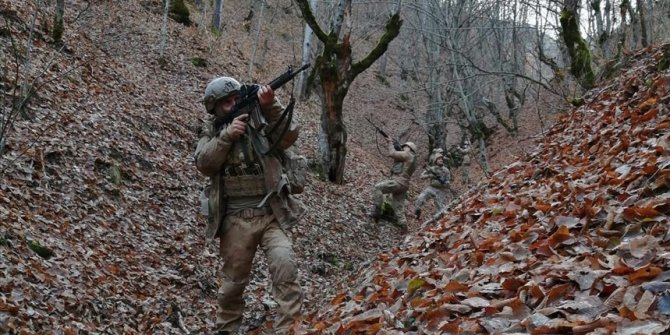 Sivas'ta komandolar soğuk havaya rağmen operasyonlarını sürdürüyor