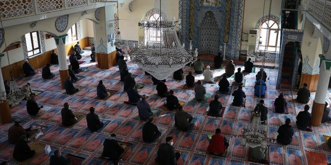 Diyanet İşleri Başkanlığı: Camilerde Kovid-19 tedbirlerine en üst seviyede uyuluyor