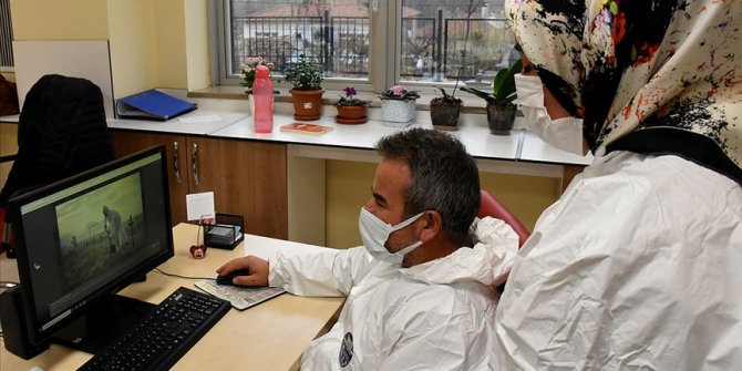 Kırşehir'de filyasyon ekibinin seçimi 'koronavirüs mücadelesi' temalı fotoğraflar oldu