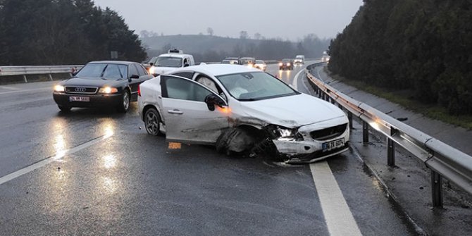 Mazot dökülen yolda zincirleme kaza
