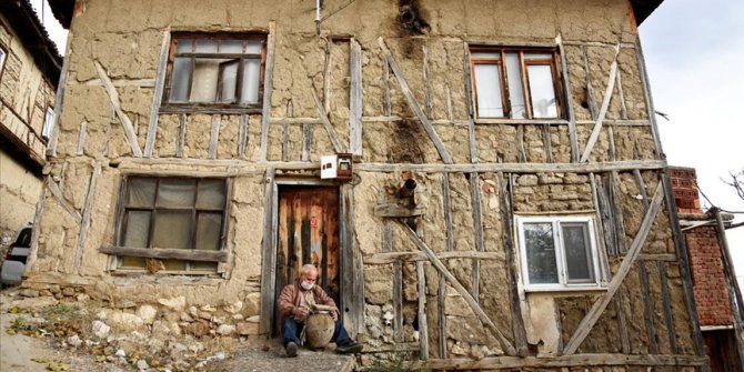 Yıllar önce terk edilen evdeki küpten 'anne yadigarı' üzüm pekmezi çıktı