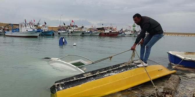 Erdemli'de 10 balıkçı kayığı fırtınadan battı