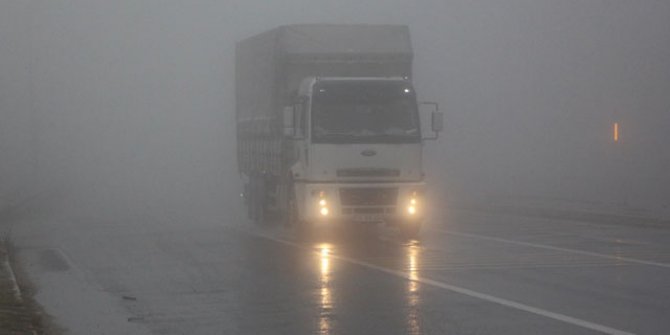 Bolu Dağı'nda yağmur ve sis ulaşımı etkiledi