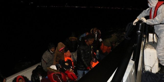 Çanakkale açıklarında 23 sığınmacı kurtarıldı