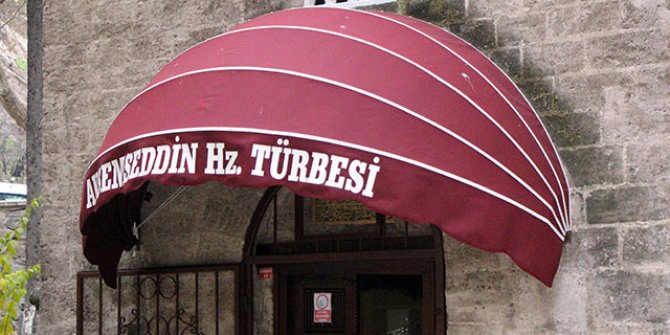 Türbeye Fransız tarzı tente takılmasına tepki