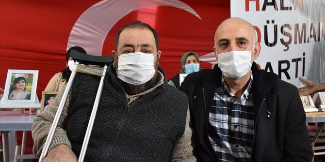 Evlat nöbetiyle evlatlarına kavuşan aileler, Diyarbakır annelerini ziyaret etti