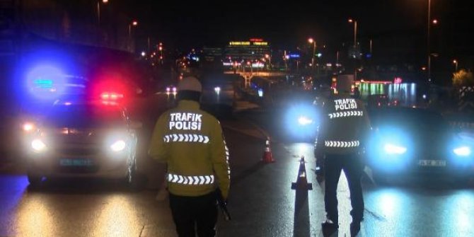 Hafta sonu sokağa çıkma kısıtlamasının uygulandığı ilk gece denetimler sürdü