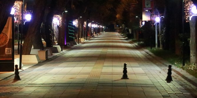 Hafta sonu uygulanacak sokağa çıkma kısıtlaması başladı
