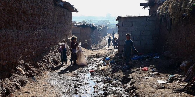 Pakistan'daki Afgan mültecilerin zorlu hayatı, kış şartlarıyla daha da güçleşiyor